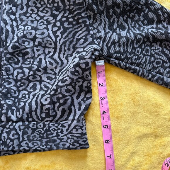 Unbranded Animal Print Elastic Workout Zip Up Cropped Top Womens Size L - Picture 6 of 10